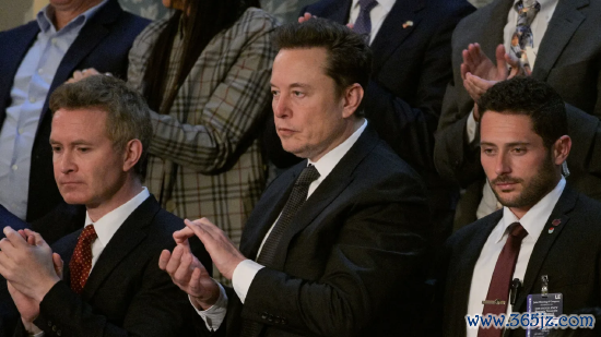 2024 年 7 月 24 日，美国国会大厦，SpaceX、特斯拉 CEO 马斯克在内阁联席会议现场鼓掌。